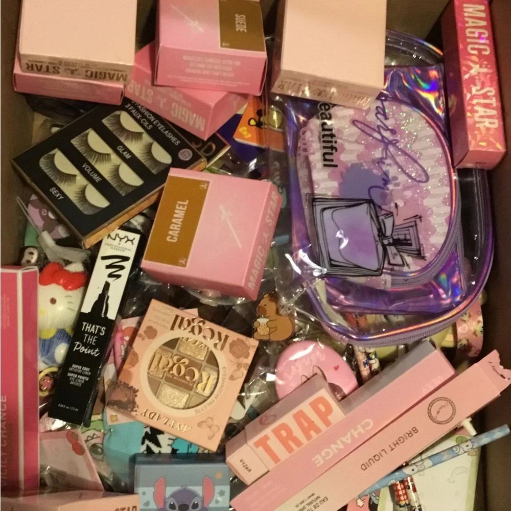 Wholesale mixed Sanrio and cosmetics lot 100pcs
